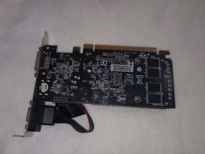Placa de Vídeo AMD Radeon R5 220 - Funcionando