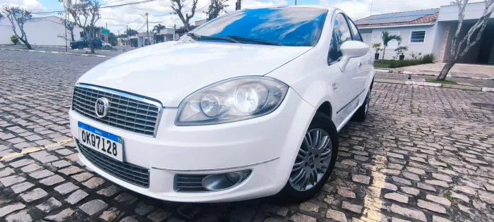 Fiat Linea Essence Dualogic 1.8 Flex 16V 4P 2013