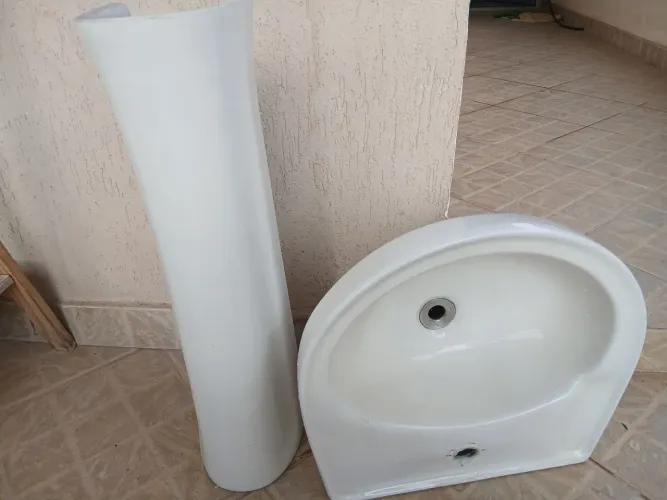 Pia de louça com coluna para banheiro 
