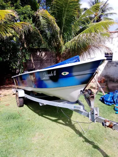 Barco com motor sem carretinha