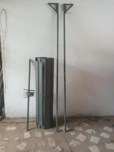 Vendo uma Porta de enrolar pintada em ótimo estado
