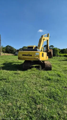 Escavadeira komatsu