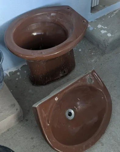 Estou doando vaso sanitário e pia