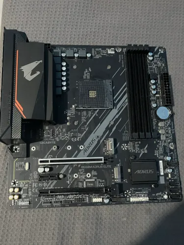 Placa mãe Aorus elite B550M