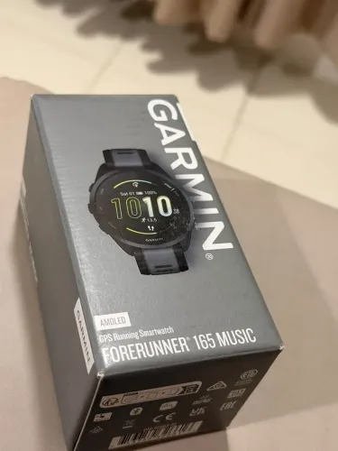 Garmin FORERUNNER 165 Music - Novo Lacrado - PRETO E BRANCO