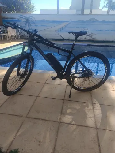 Bicicleta elétrica First