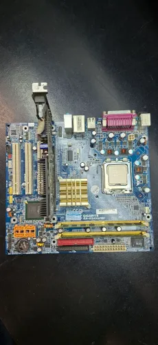 Placa Mãe Gigabyte GA-81945GZME + Core 2 Duo + 2 Memórias