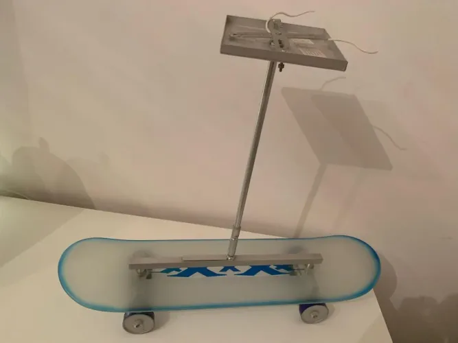 Vende-se luminária infantil de skate