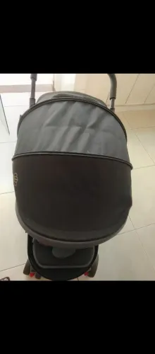 Carrinho de bebê e bebe conforto 