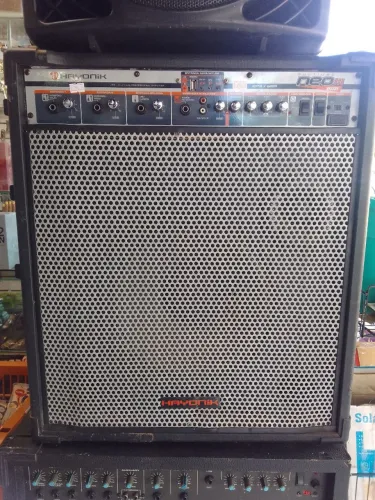 Caixa de som amplificada