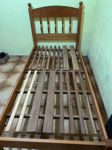 Cama solteirão em madeira