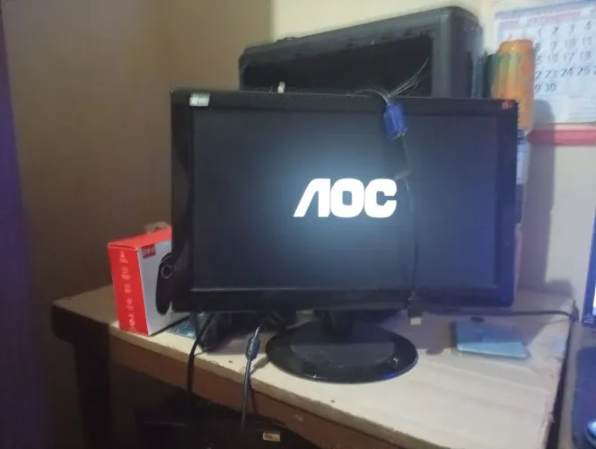Monitor AOC 19 polegadas semi-novo