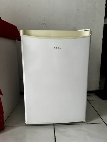 Frigobar semi novo