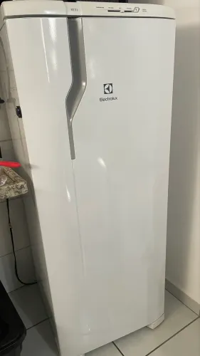 Geladeira Electrolux Degelo Prático RE31