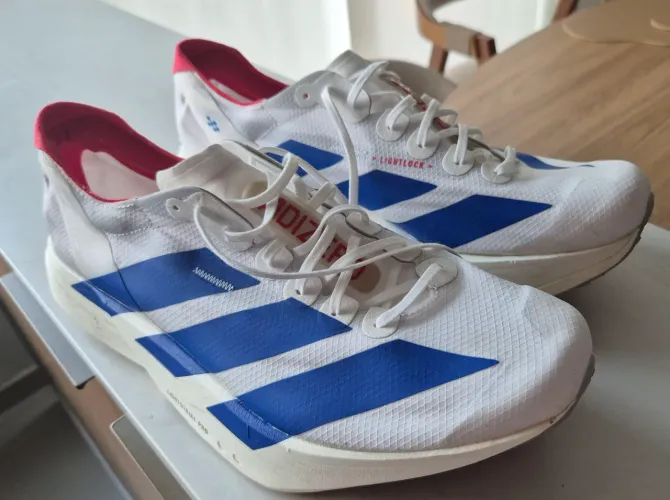 Tênis adidas pro 4