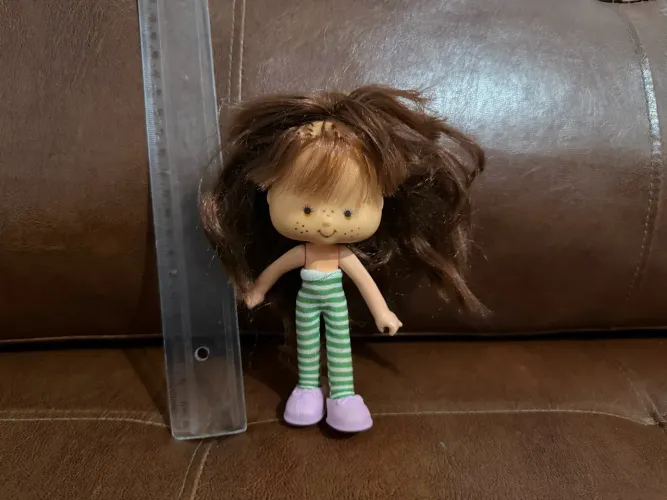 Boneca antiga Moranguinho.