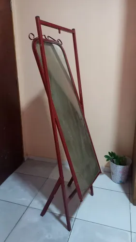 Espelho em moldura de ferro