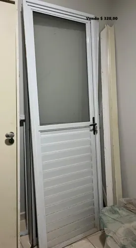 Portas 300 e 200 reais e telhas PVC 50 (preço correto na descrição)