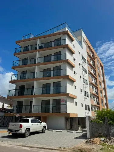 Apartamento na Praia do Poço C/55m² 2 Quartos, 1 Suíte, Varanda, 01 Vaga, Elevador, Piscin