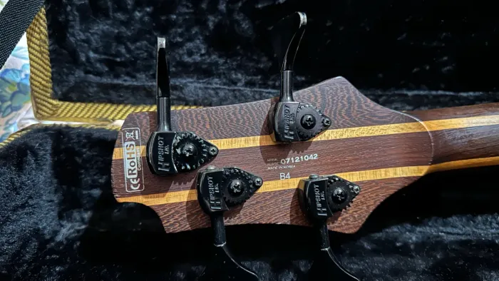 Baixo Cort B4 + Case Solid Sound