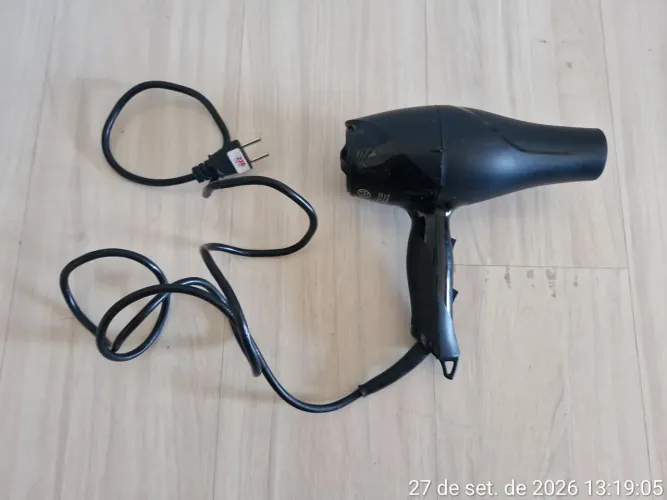 Secador de cabelo Taiff 220V preto usado