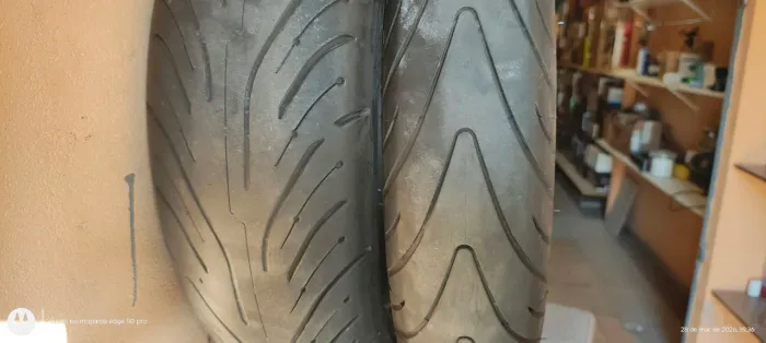 Pneu de moto 