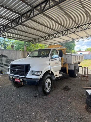 Caminhão Ford munck 