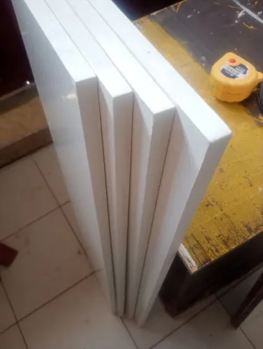 Prateleiras em MDF, kit com 04 , 100cm x 20cm, já vai com as cantoneiras.