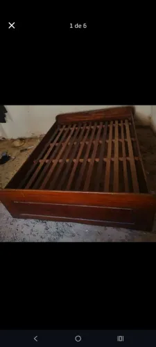 Vendo ou troco cama de casal e solteiro de madeira