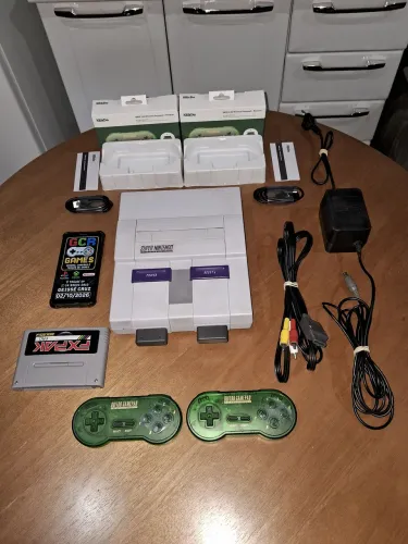 Super Nintendo Fat + EVERDRIVE FXPAK PRO MKIII + 2 controles 8BitDo + FONTE E CABO