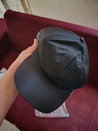 Boné Lacoste feche fivela 