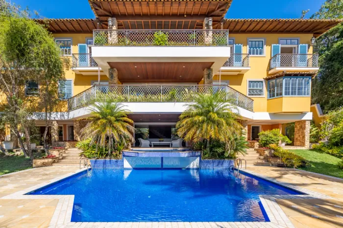 Casa com 4 quartos em Itaipava, Petrópolis