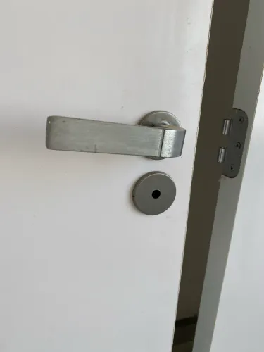 Duas portas brancas 210x82