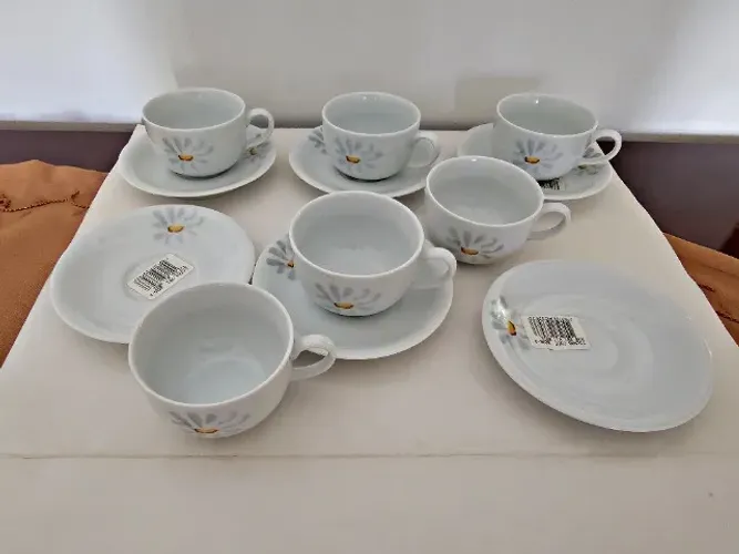 Conjunto de xícaras de café na embalagem em estado de novas