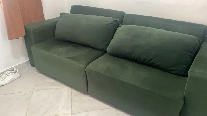 Sofá retrátil verde