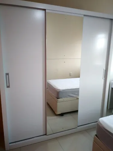 Guarda roupas espelhado