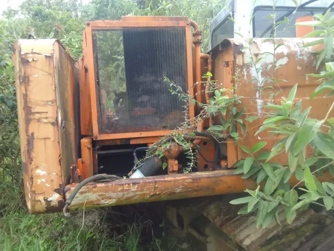 Vendo máquina FH 150com defeito