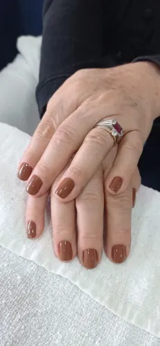 Precisa-se Manicure & Pedicure