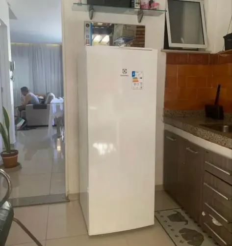 Freezer vertical- Eletrolux- 197l - inverter
