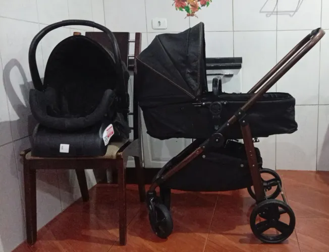 Carrinho de bebe completo 3 em 1 travel sytem marca Galzerano excelente estado