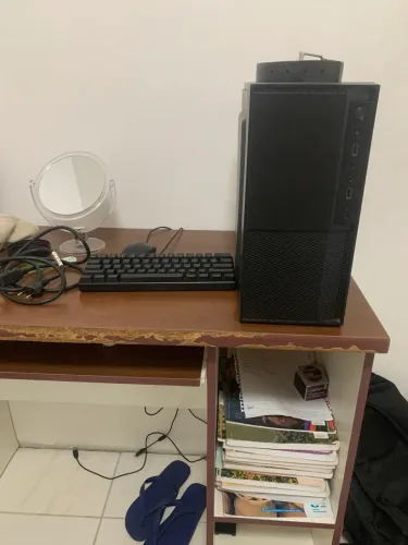 Computador com defeito na fonte acompanha teclado e mouse funcionando direitinho 