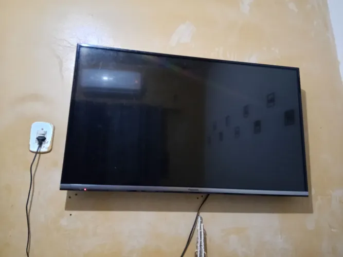 Vende-se essa smart tv Panasonic 43 polegadas sem nenhum defeito