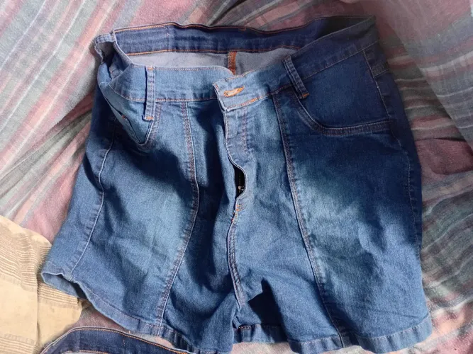Vendo dos short tamanho 50 nunca usado só tiriva etiqueta