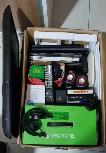 Lote de eletrônicos para recuperação ou retirada de peças. LEIA A DESCRIÇÃO!