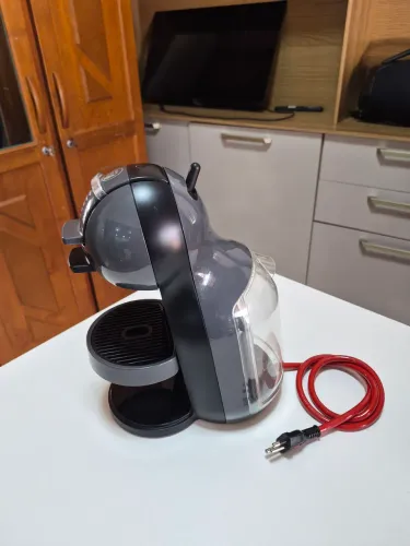Cafeteira Dolce Gusto seminova