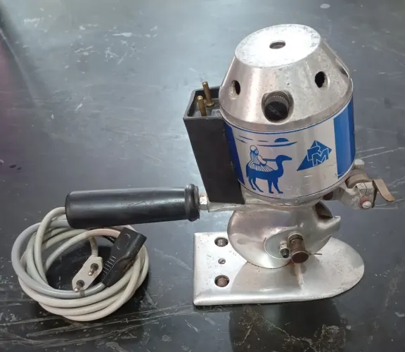 Máquina de cortar tecido