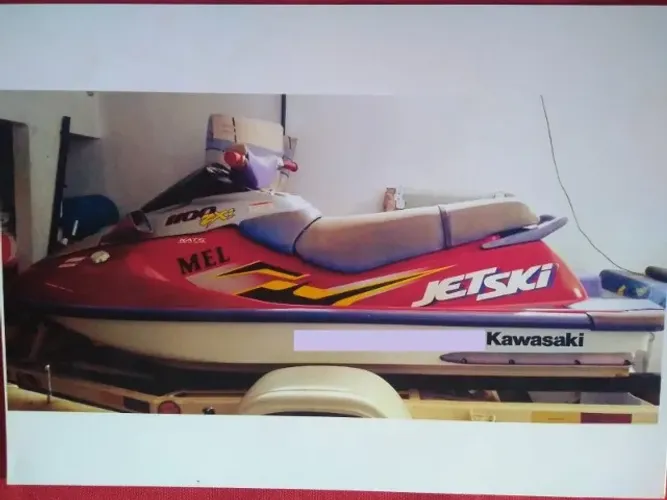Jet Ski Kawasaki ZXi1100 com motor desmontado, com carretinha. Kit de rolamentos novos