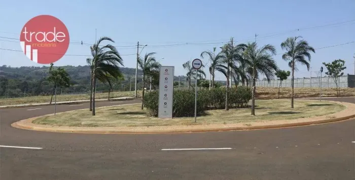 Lote em residencial fechado com 356,81 m² na Zona Sul.
