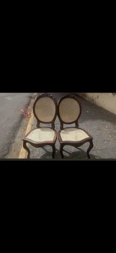 DUAS CADEIRAS DE MADEIRA POR 1..450,00 APENAS DINHEIRO OU PIX
