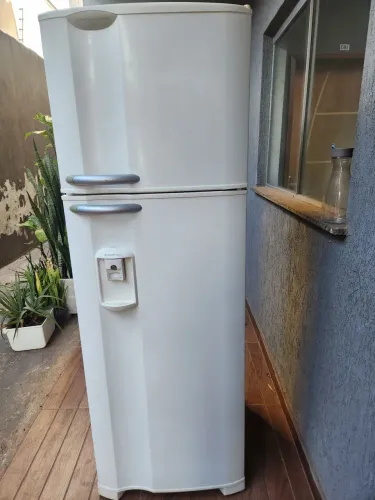 Geladeira Electrolux 360 litros degelo funcionando
